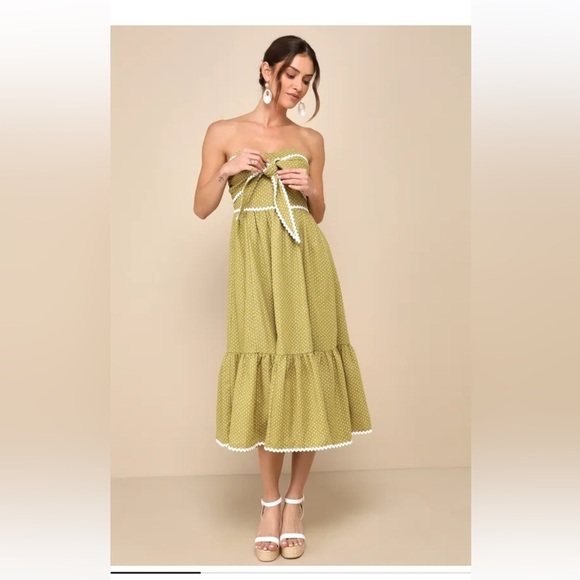 Lulu’s Delightful Design Light Green Polka Dot Midi Dress with pockets strapless - Picture 4 of 16